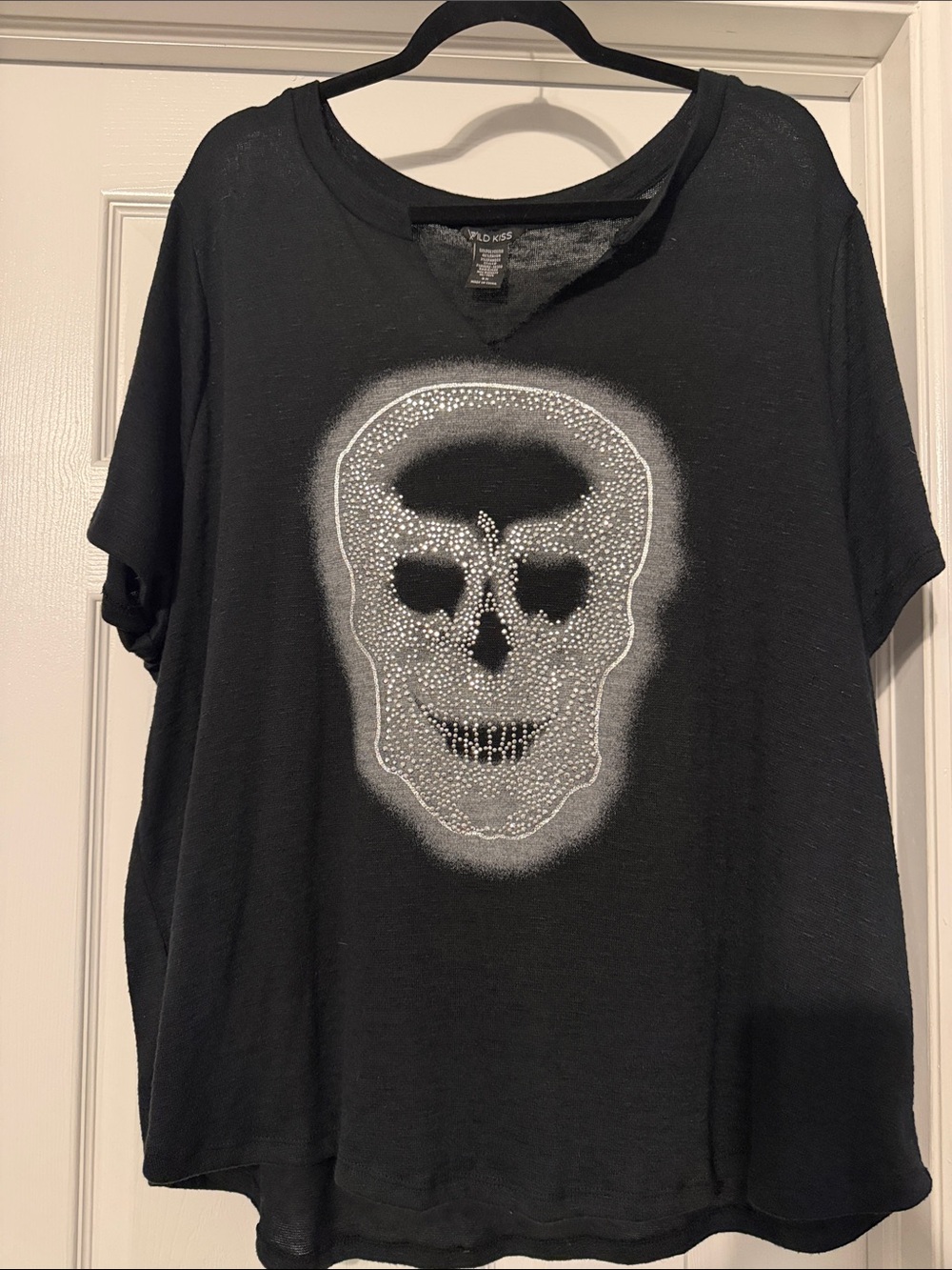 Black Skull Embellished Short-Sleeve Top - Wild Kiss